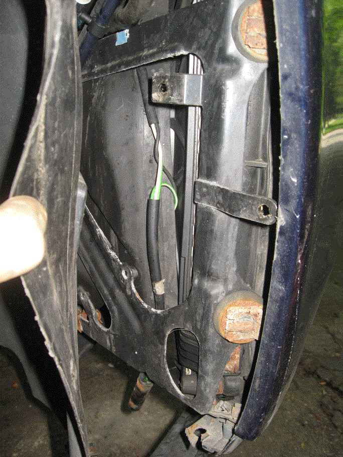 Old part behind wheel well liner - 1.png